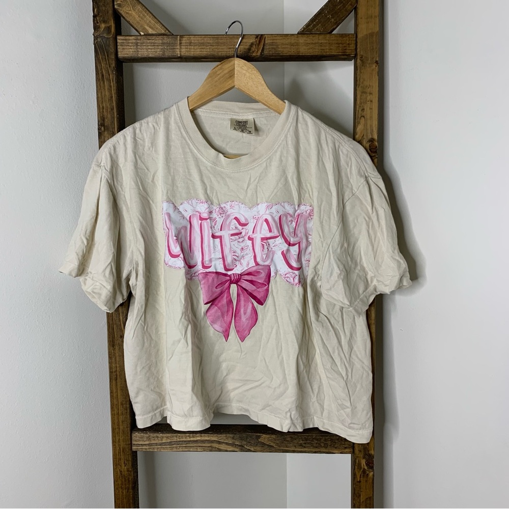 Comfort Colors Wifey Cream Cropped T-Shirt Size L